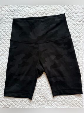Lululemon Size 4 High-Waisted Black Camo Biker Shorts